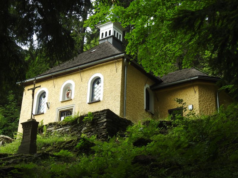Kaple sv. Anny na Staré hoře v Krkonoších (2019).